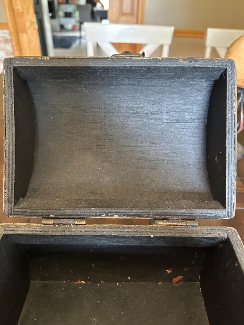Handcrafted Vintage-Look Wooden Chest With Bird Design & Rustic Crackle Finish - Picture 9 of 16